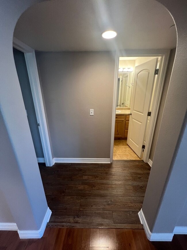Building Photo - Beautiful Daybreak Condo