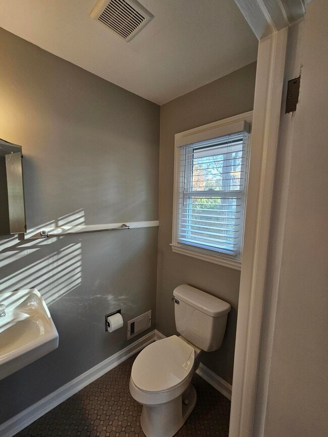 Building Photo - 384 Mimosa Cir