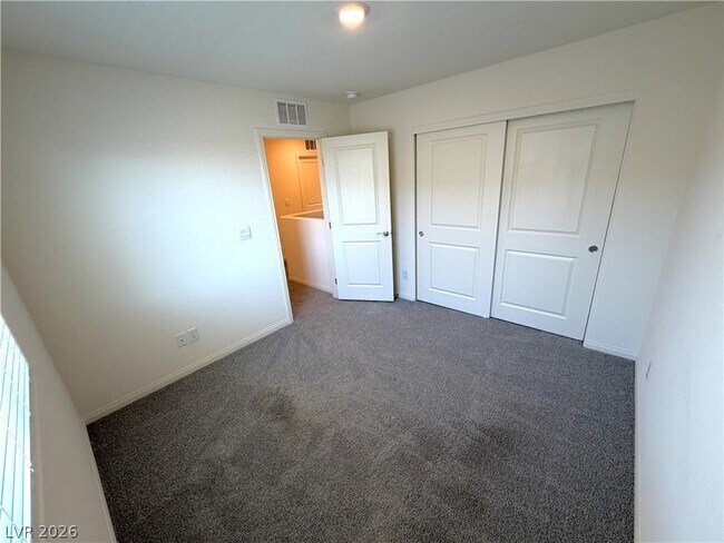 Building Photo - 5646 Mesa Sedona St