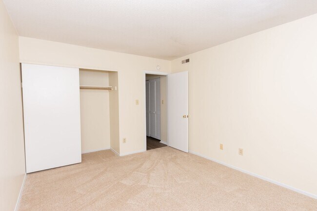 Building Photo - 139 Village Cir