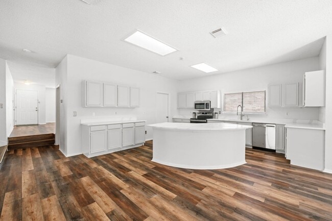 Building Photo - MOVE-IN READY REMODELED RENTAL HOME LOCATED IN NORTHWEST CROSSING