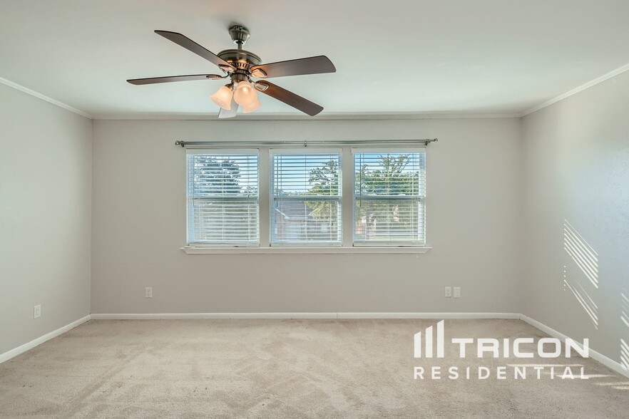 Building Photo - 1712 Hartford Dr