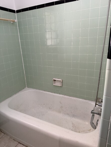 Building Photo - 4008 Macaulay Cove