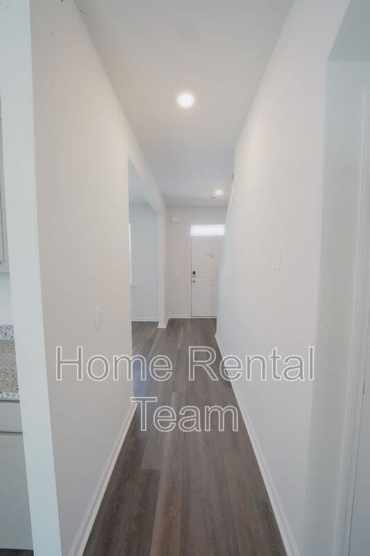 Building Photo - 108 Windrush Pnes
