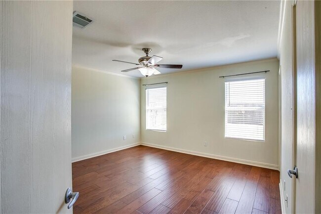 Building Photo - 122 Quail Hollow Dr