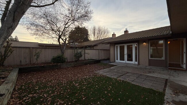 Building Photo - 1780 W Santa Ana Ave