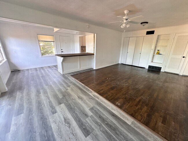 Building Photo - 4 Bedroom Updated Spacious Home!