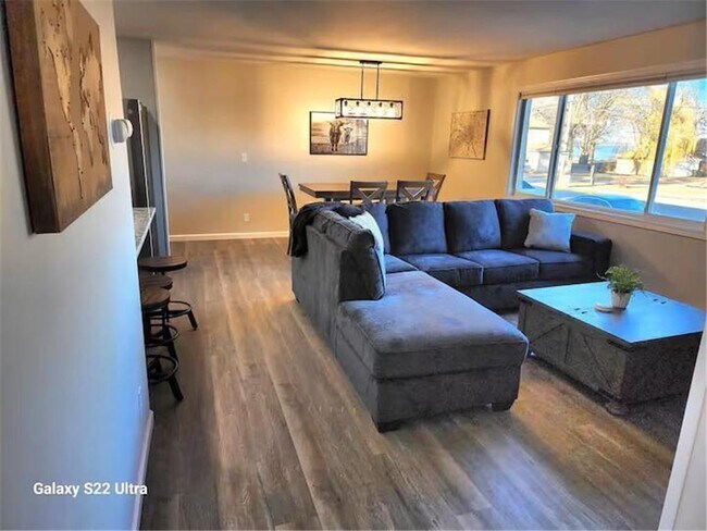 Building Photo - 114 Lake Ave S