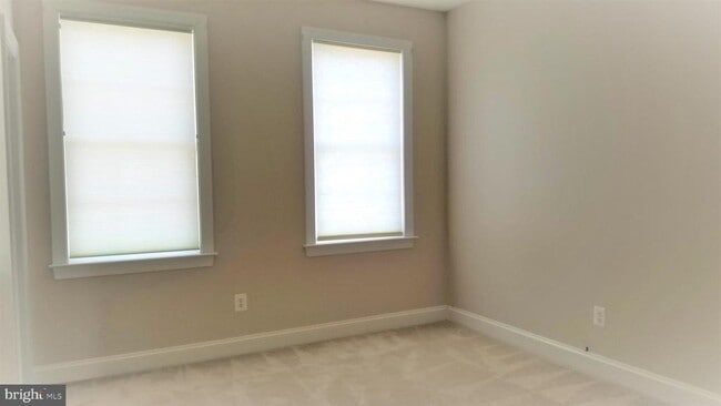 Building Photo - 43649 Riverpoint Dr