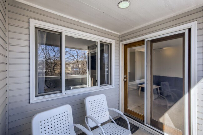 Building Photo - Lovely Pearl St. Condo 1 BDR/1 BA Downtown Boulder