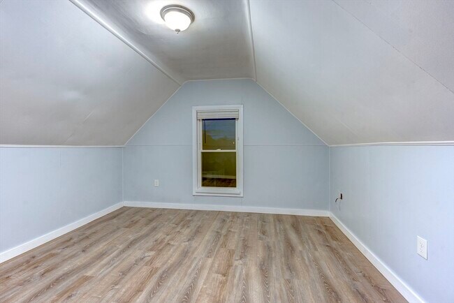 Building Photo - 46 Wyllis Ave