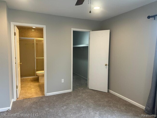 Building Photo - 2824 Roundtree Dr