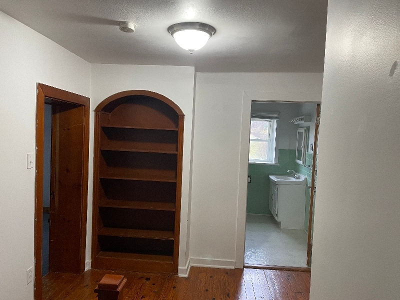 Building Photo - 913 Grange Rd