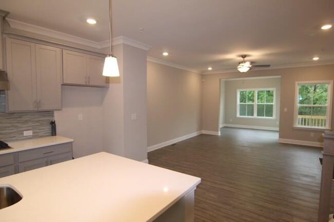 Building Photo - 132 Boxcar Wy SE