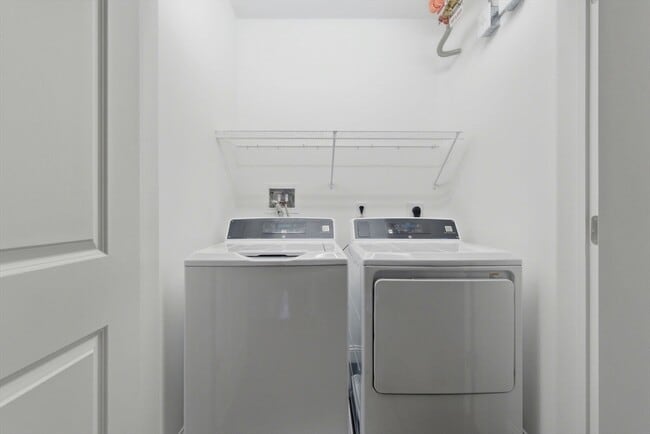 Building Photo - 19-25 Essex St