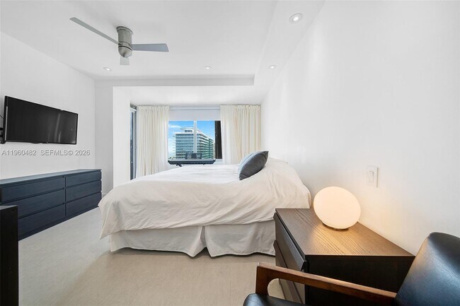 Building Photo - 201 Crandon Blvd