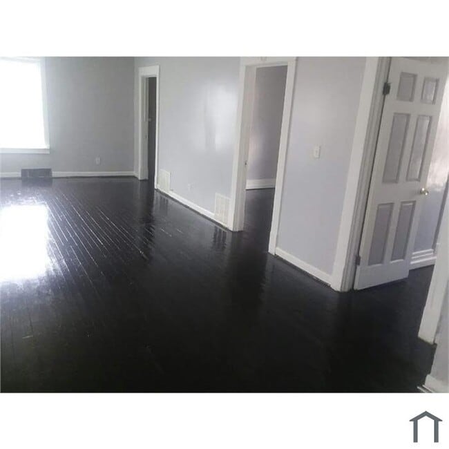 Building Photo - 133 Phyllis Ave