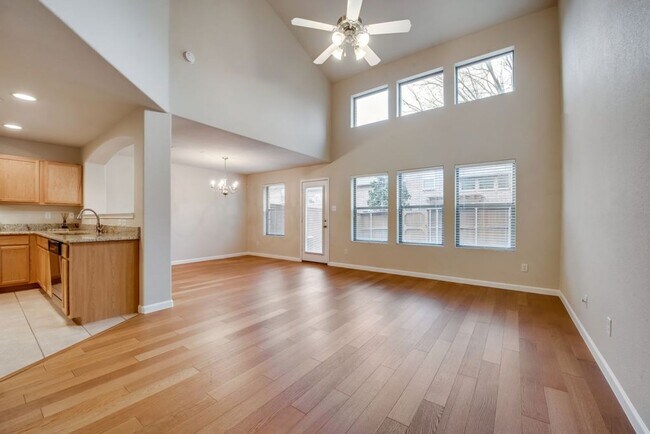 Building Photo - COMING SOON! CHARMMING 2 BEDROOM TOWNHOME ...