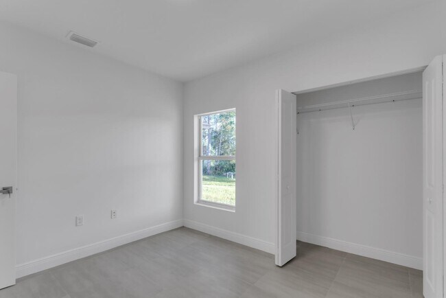 Building Photo - 5224 29th St SW