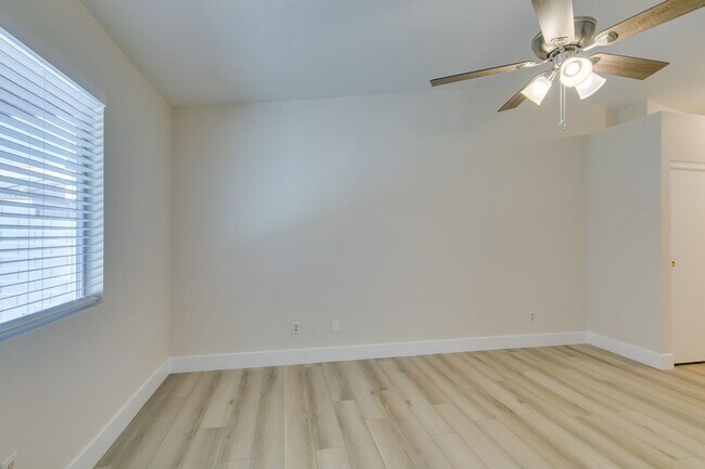 Building Photo - Charming 3-Bed, 2-Bath Single-Story Home i...