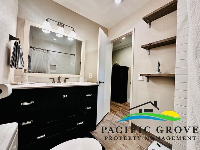 Building Photo - Charming Fully Furnished Updated Two-Bedroom in Pacific Grove!