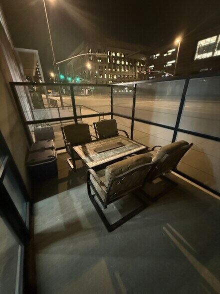 Outdoor patio - 360 W Pershing Rd
