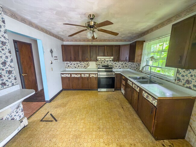 Building Photo - 161 Pentagon Cir