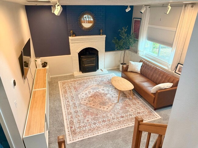 Building Photo - Charming 3 Bedroom Split-Level Home with Multiple Living Rooms & Spacious Back Yard