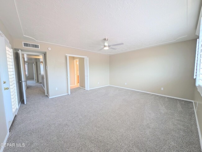 Building Photo - 612 Somerset Dr