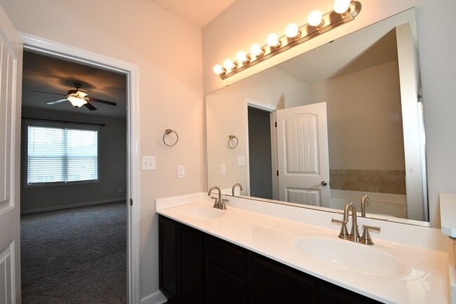 Building Photo - MOVE-IN READY Carolina Forest