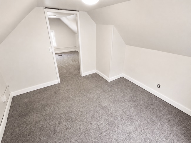 Building Photo - 885 Brown St