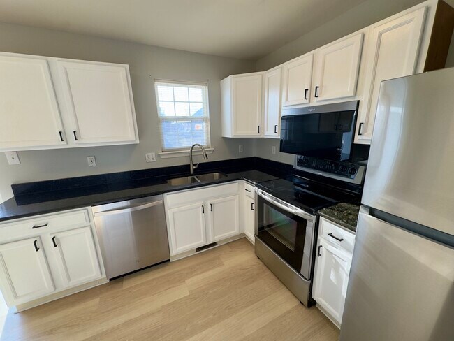 Building Photo - 131 Rosie Dr