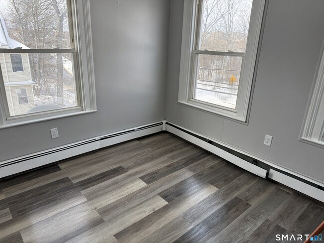 Building Photo - 107 Hamilton St