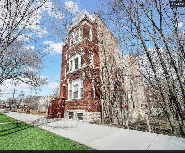 Building Photo - 3326 E 90th St