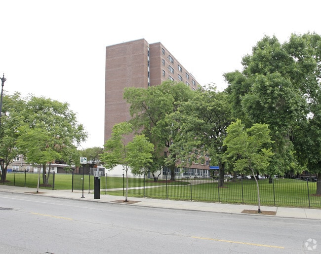 Edith Spurlock Sampson Apartments 2720 N Sheffield Ave Chicago IL