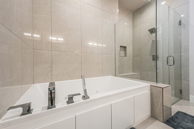 Building Photo - 2136 Dennis St