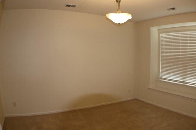 Building Photo - 2268 Arcadia Dr