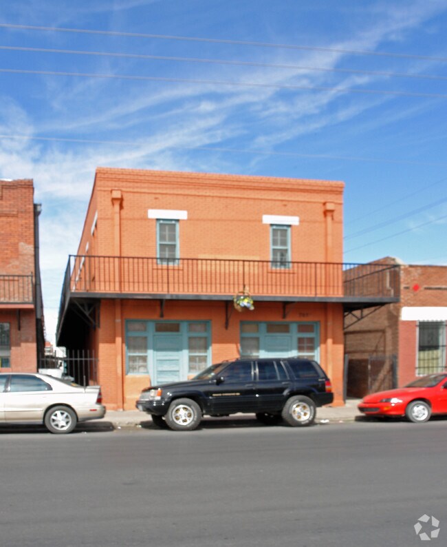 Building Photo - 705 1/2 S Oregon St