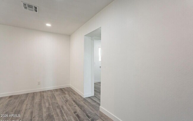 Building Photo - 5039 N 18th Ave