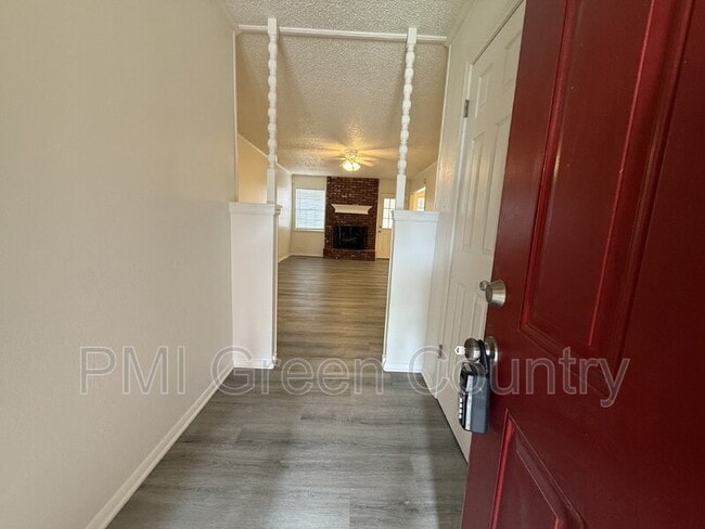 Building Photo - 4722 S 72nd E Ave