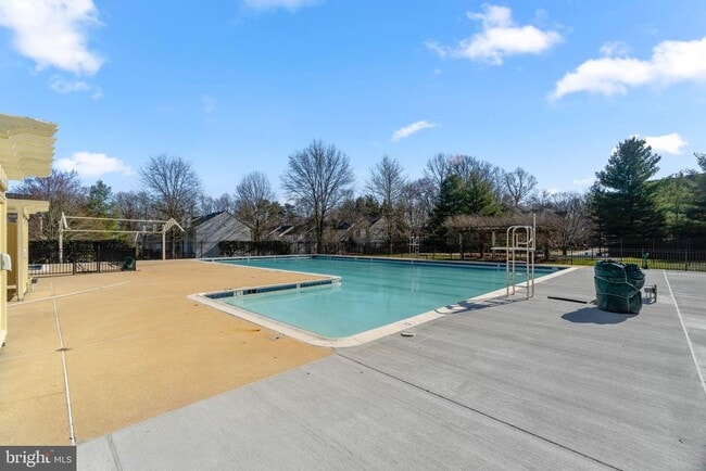 Building Photo - 18502 Clovercrest Cir