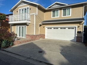 Building Photo - Just reduced! Walk to shops, and beach!