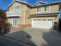 Building Photo - Move in special! $700 off first months rent.