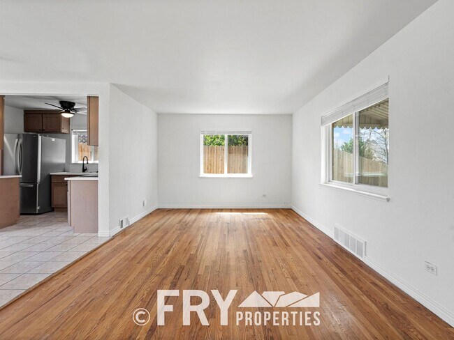 Building Photo - Updated Home near Downtown Denver