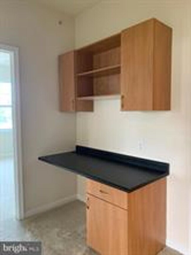 Building Photo - LOVELY TOP LEVEL CONDO IN GERMANTOWN