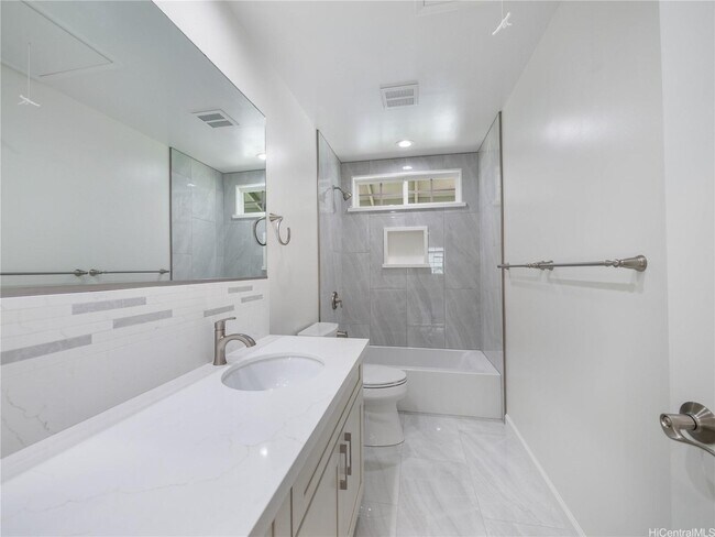 Building Photo - 2883 Oahu Ave