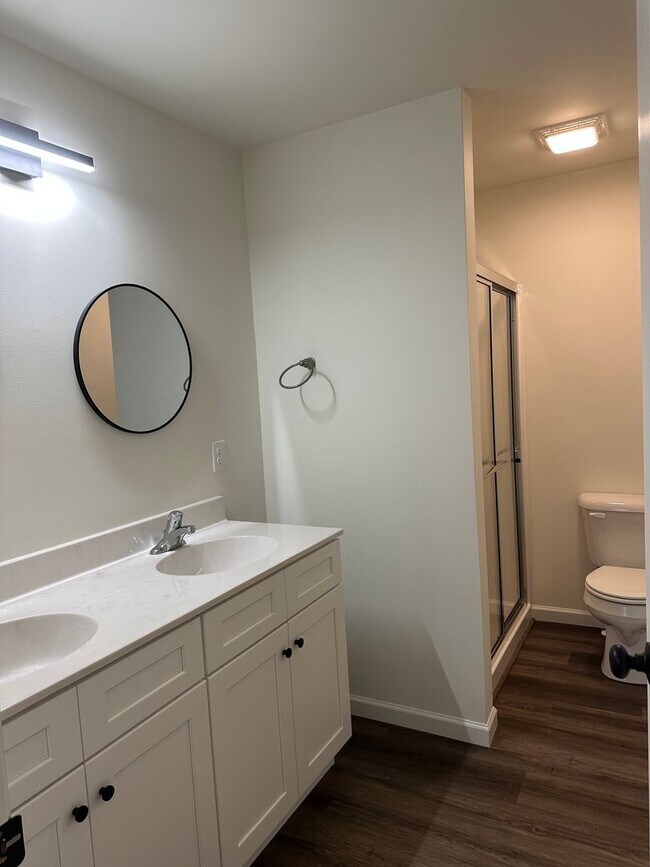 Building Photo - Beautiful Townhouse Available in York