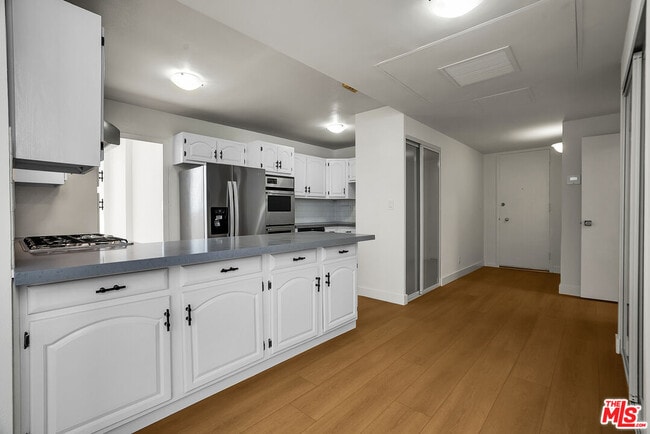 Building Photo - 17352 Sunset Blvd