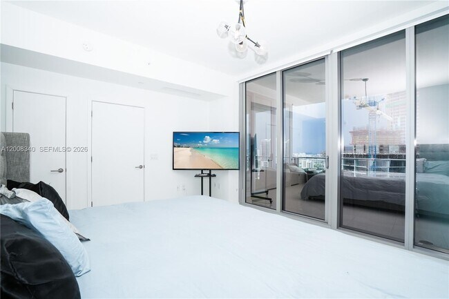 Building Photo - 851 NE 1st Ave