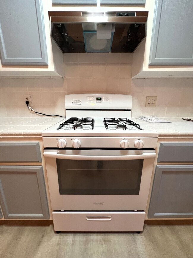 Building Photo - Inglewood Duplex